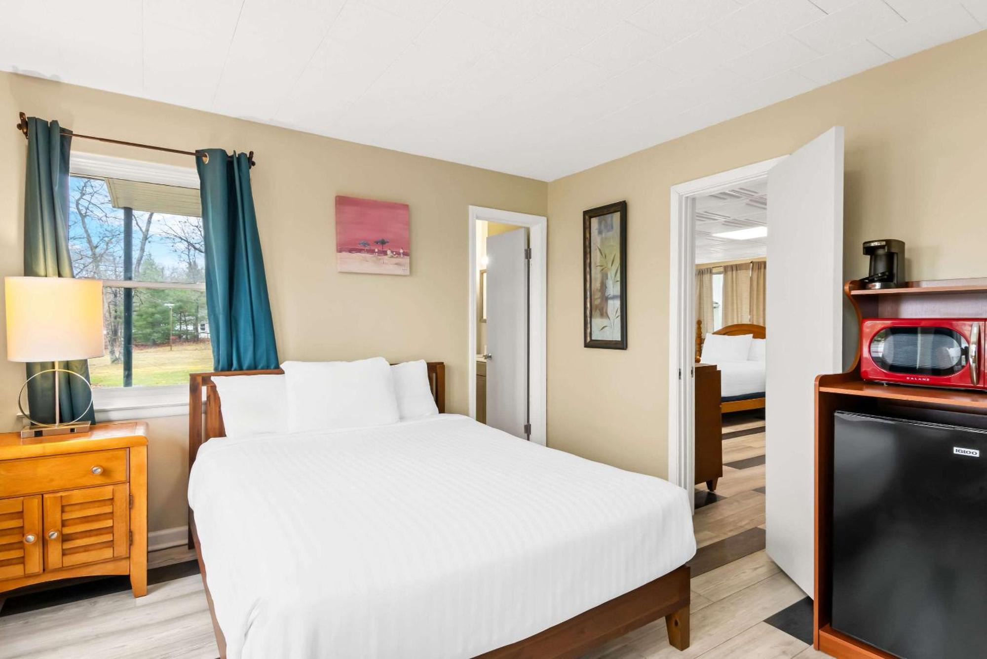 Rodeway Inn Formerly Camp Inn Lodge Oscoda Esterno foto