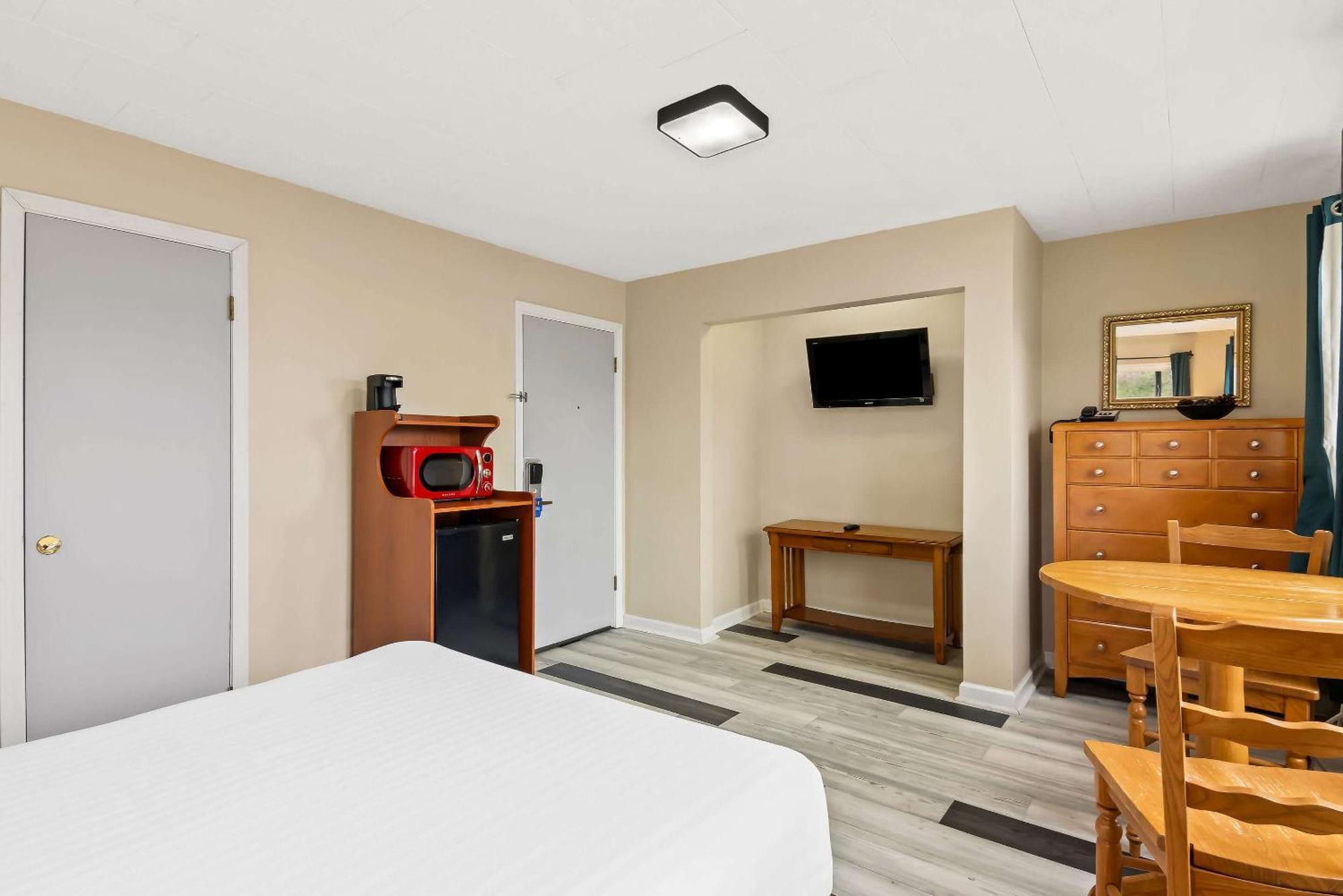 Rodeway Inn Formerly Camp Inn Lodge Oscoda Esterno foto